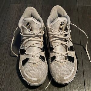 Kyrie Nike 7 EP White Metallic Gold